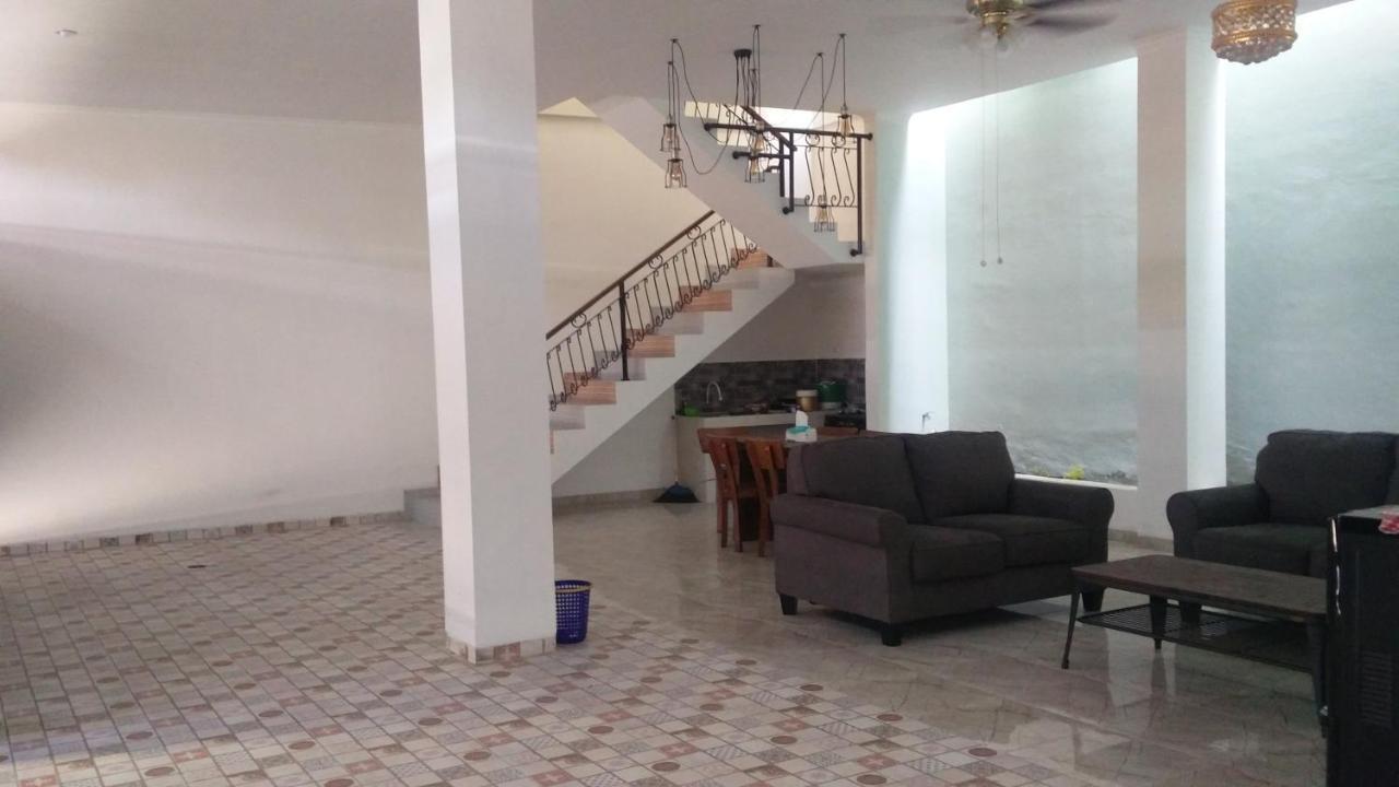 Zg Homestay Solo Sumber  Eksteriør billede