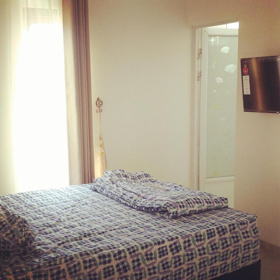 Zg Homestay Solo Sumber  Eksteriør billede