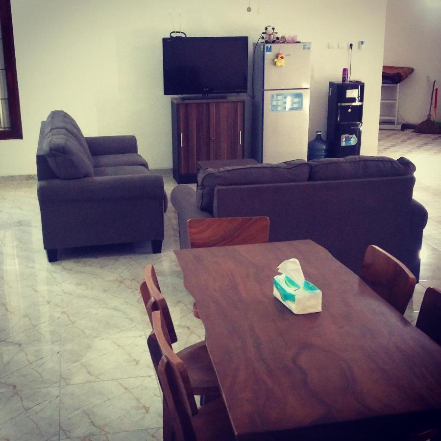 Zg Homestay Solo Sumber  Eksteriør billede