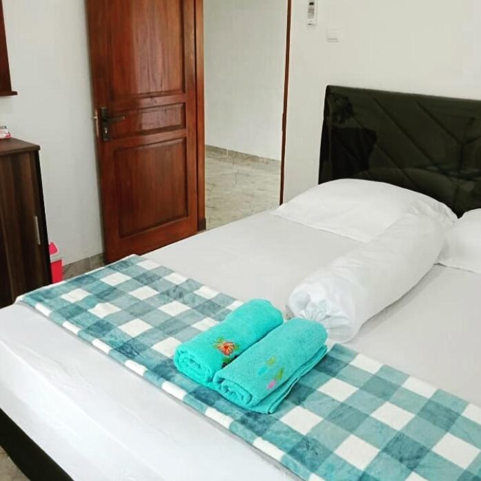 Zg Homestay Solo Sumber  Eksteriør billede