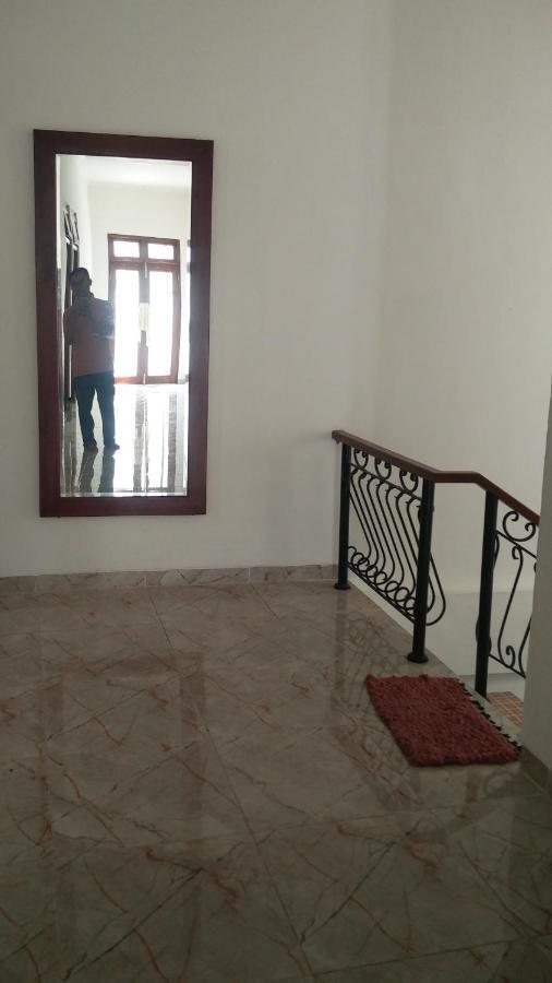 Zg Homestay Solo Sumber  Eksteriør billede