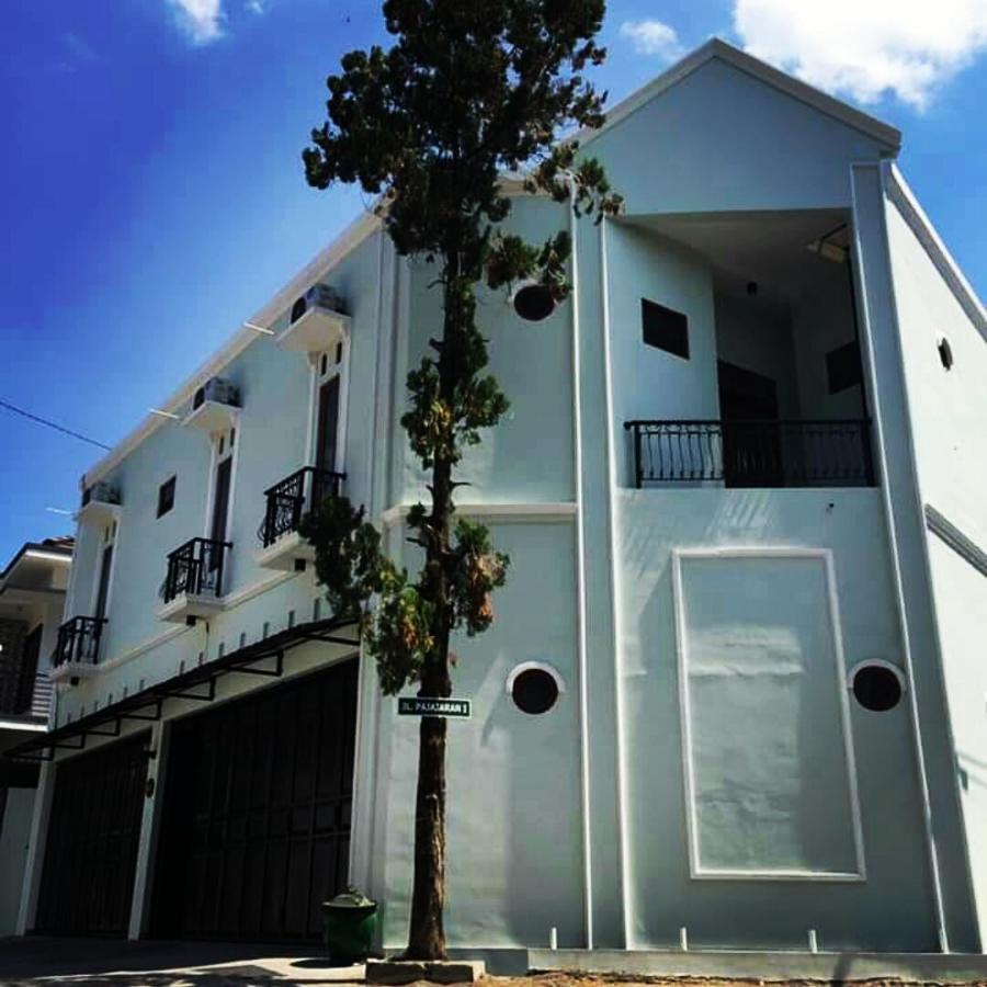 Zg Homestay Solo Sumber  Eksteriør billede