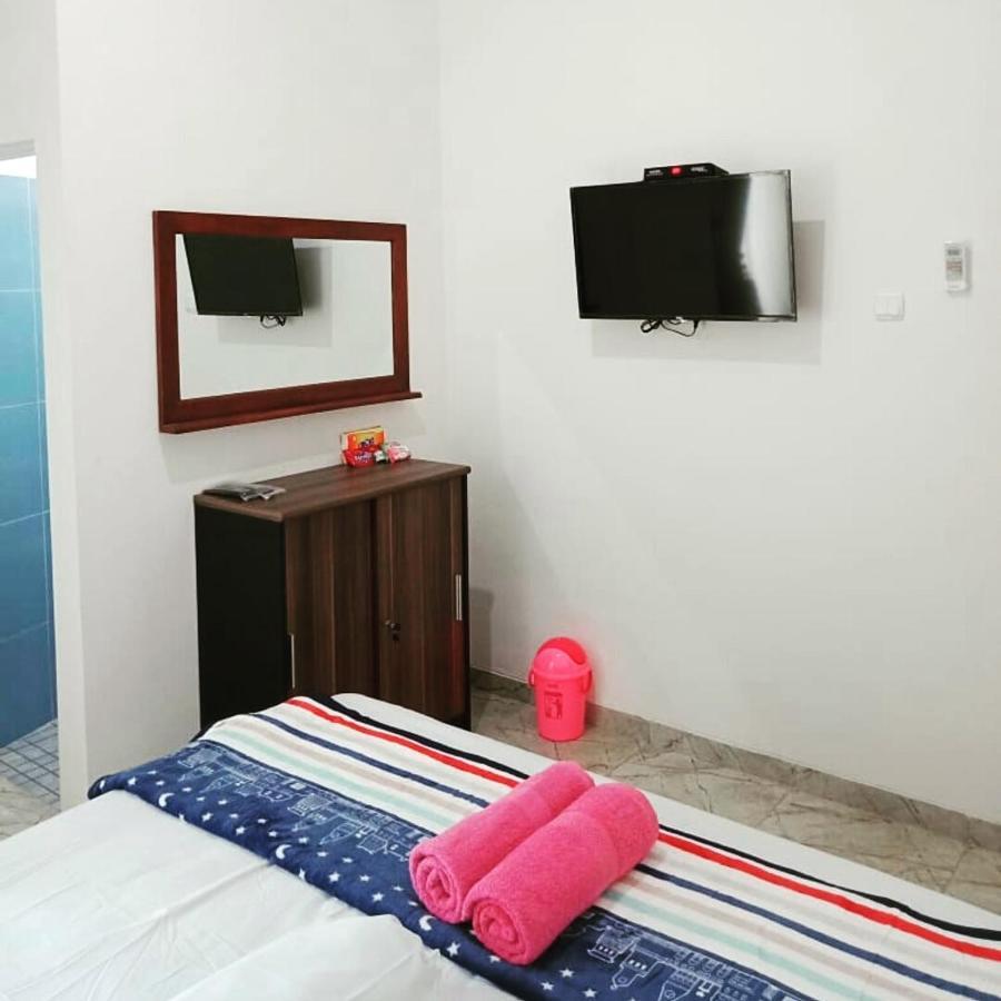 Zg Homestay Solo Sumber  Eksteriør billede